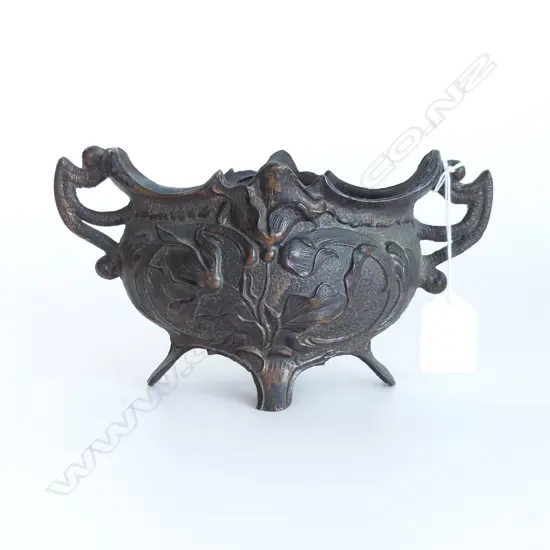 ART NOUVEAU CAST METAL COPPER PLANTER VASE ON FOUR FEET L. 190mm