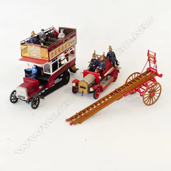 MODEL OMNIBUS, FIRE ENGINE & LADDER CART L.220mm