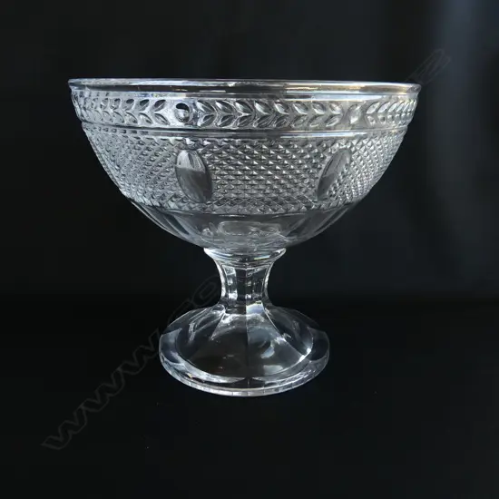 LGE VINTAGE GLASS PEDESTAL BOWL DIAMOND & CARTOUCH DETAIL. Dia.255mm.