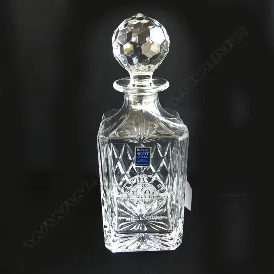 ROYAL SCOT CRYSTAL DECANTER ETCHED WITH '2000 MILLENIUM'  H. 260mm