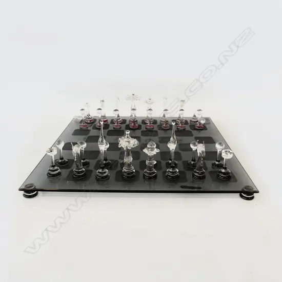 ART GLASS CHESS SET H.115mm 420x420mm corner damaged plus one