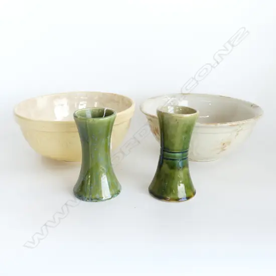 TEMUKA POTTERY;  2 LG MIXING BOWLS (1 has bruising) (DIA 270, 280mm) + 2 SPILL VASES (H. 155, 150mm)