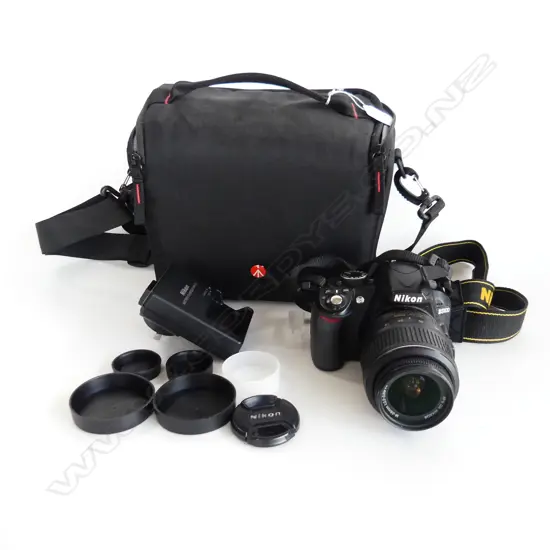 NIKON D3100 DIGITAL CAMERA w. MANUAL