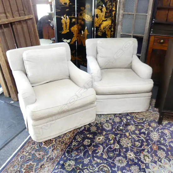 PR ROLL ARM ARMCHAIRS IN HERRINGBONE FABRIC - FABRIC FAULTS