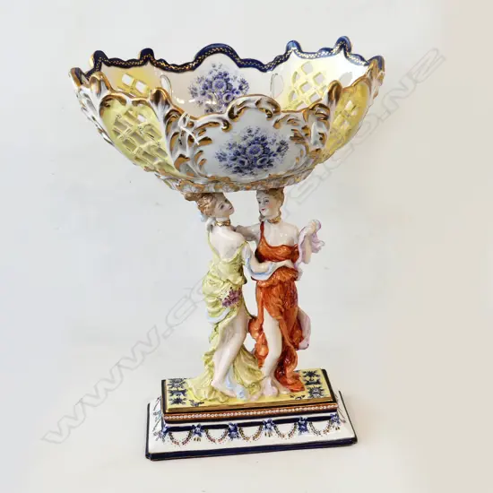 CONT PORCLAIN 2 DANCING MAIDENS TABLE CENTER PC H460MM