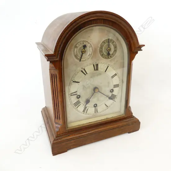 VINTAGE OAK CASED BEEHIVE CHIMING CLOCK H330 W. 260mm