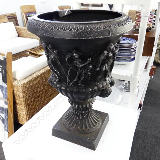 CAST IRON URN H.525mm / 370mm