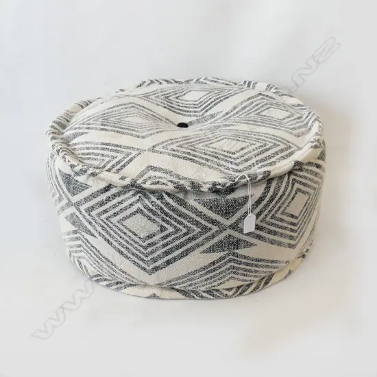 CANVAS POUF 600mm dia / H.300mm