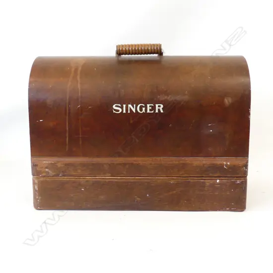 VINTAGE WOODEN CASED SINGER SEWING MACHINE