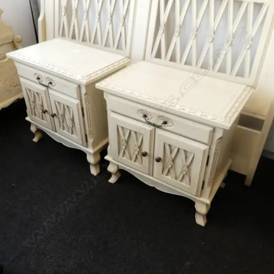 PAIR OF HARROW AND HALL BEDSIDE CABINETS 720 x 430 x 710mm