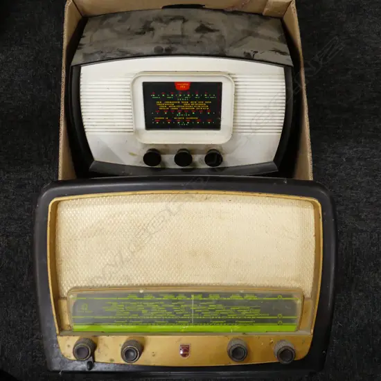 BOX LOT 2 VINTAGE RADIOS