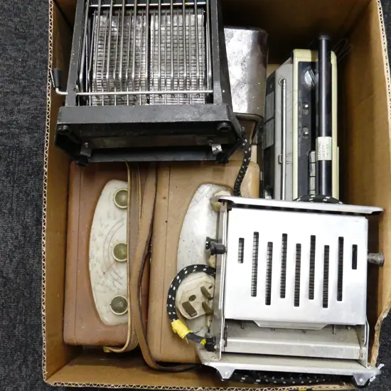 BOX LOT 4 VINTAGE RADIOS; 3 ROBERTS + ROLA + 2 TOASTERS