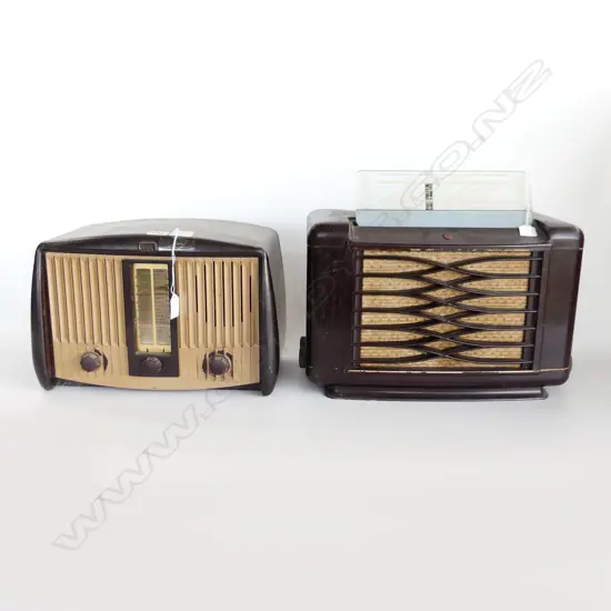 2 VINTAGE RADIOS W.380 / 440mm