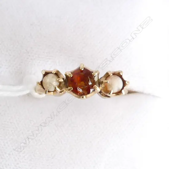 18CT GOLD CITRINE AND PEARL RING 3.34gm (citrine chipped)