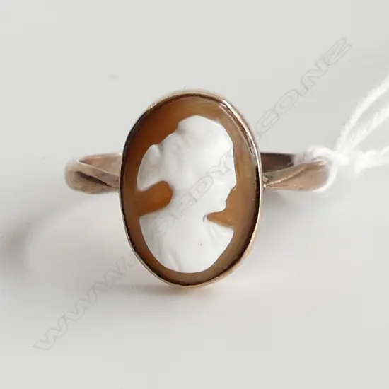 C1900 GOLD & CAMEO PORTRAIT RING 2.62gms SZ Q
