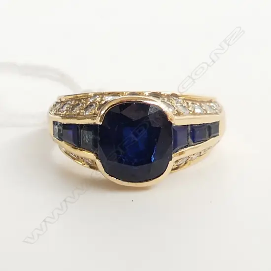 18CT DIAMOND AND SAPPHIRE RING 5.55gm size N