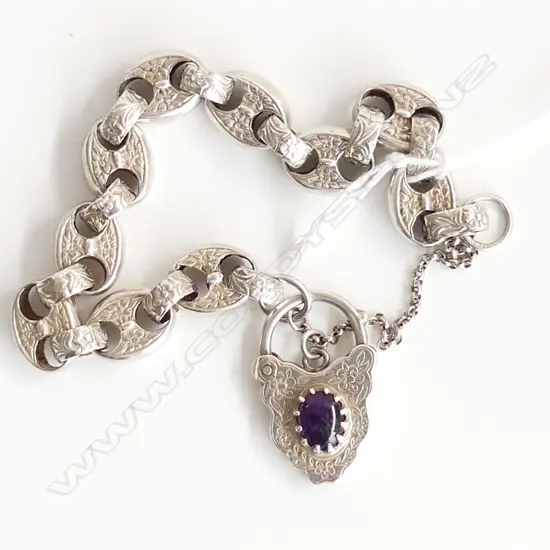 SILVER ENGRAVED CAPSTAN LINK VINTAGE BRACELET lge heart padlock 42gms