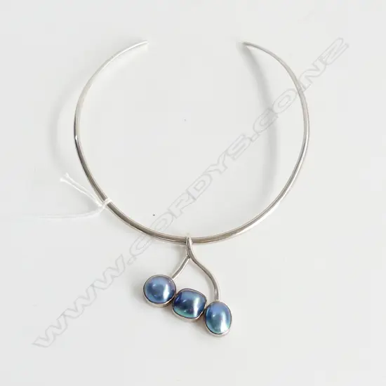 SILVER AND PEARL SET NECKLATE 