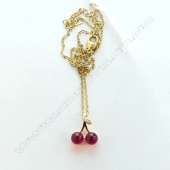 GOLD TONE FASHION JEWELLERY CHERRY PENDANT & CHAIN 