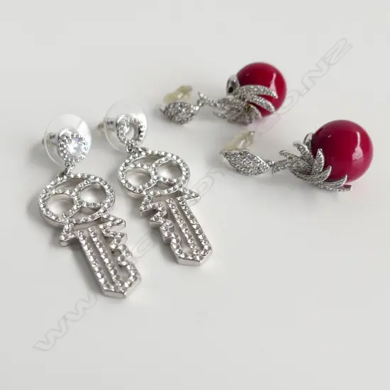 2 PRS DIAMANTE FASHION DROP EARRINGS 