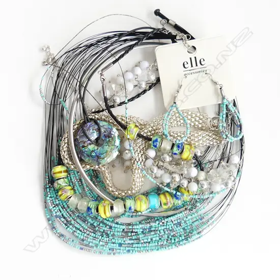 ASST NECKLACES & CHOKERS 