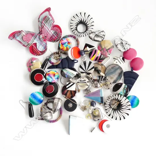 BIG LOT ASST COSTUME JEWELLERY EARRINGS ETC.