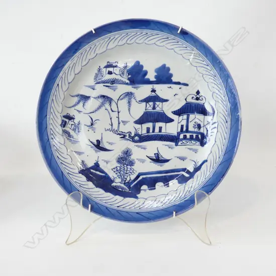 18th / 19thC B/W CHINESE PLATE 250mm dia