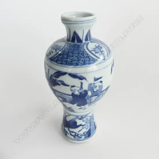 CHINESE B/W MING? VASE H.170mm