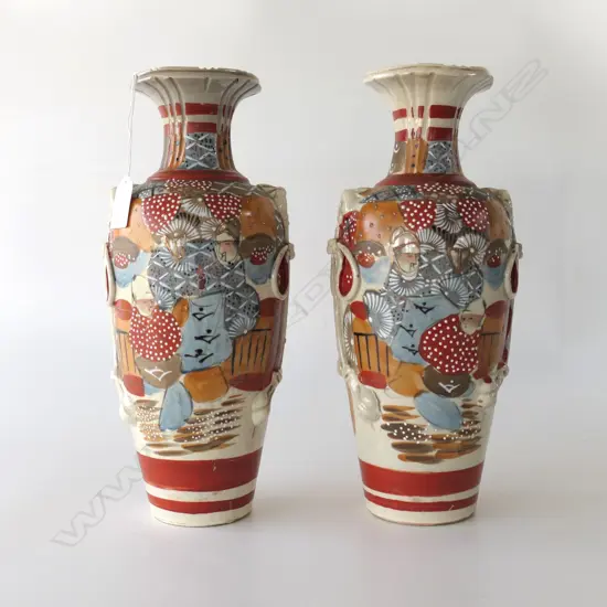 PAIR OF JAPANESE SATSUMA VASES, H 31CM