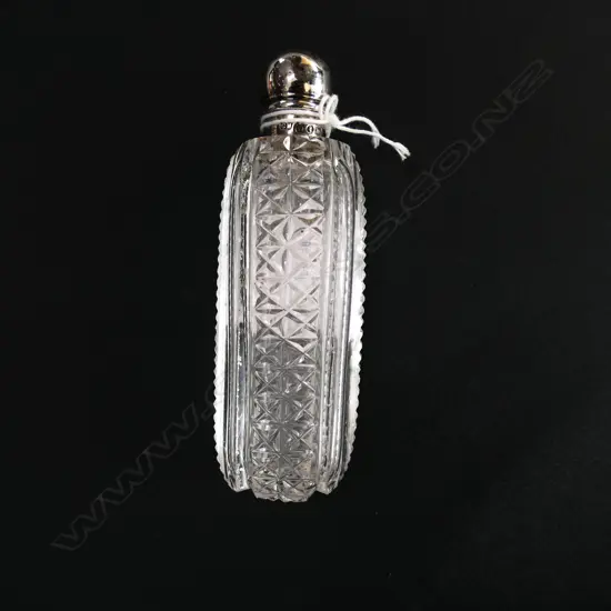 STG SILVER SCREW TOP CUT GLASS PERFUME BOTTLE, H 11CM, W 4CM