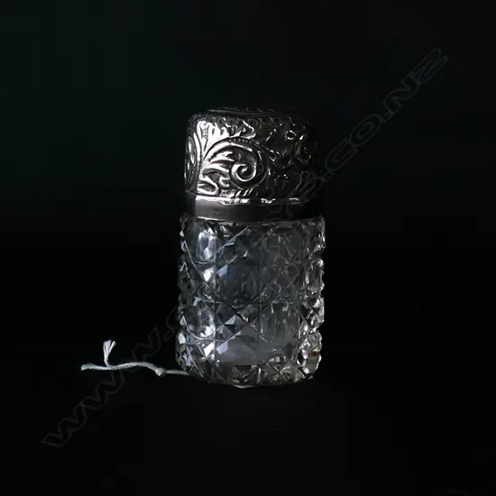 STG SILVER TOP SMELLING SALTS BOTTLE WITH STOPPER, H 7CM, W 3.5CM