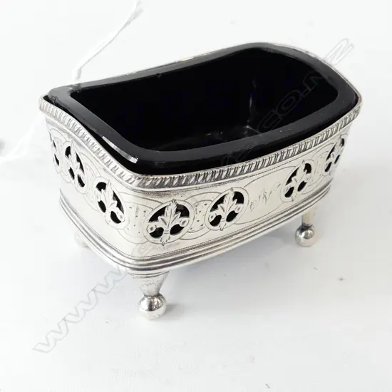 GEORGIAN STG SILVER SALT w. BLUE GLASS LINER, LONDON 1810, 49 GRAMS