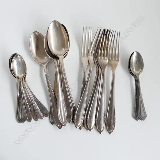 ASST 800 SILVER SPOONS & FORKS 1078GMS
