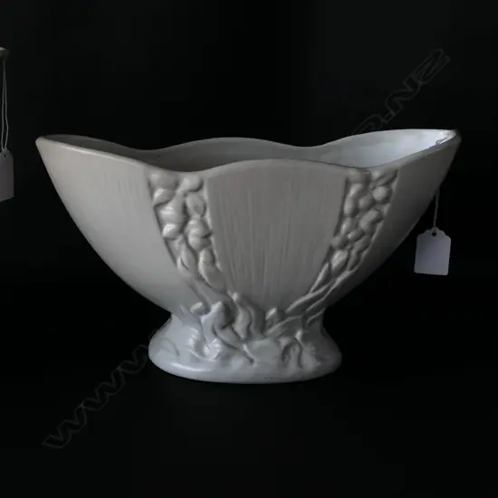 LARGE CROWN LYNN VASE NO 553 please note there is only 1 vase