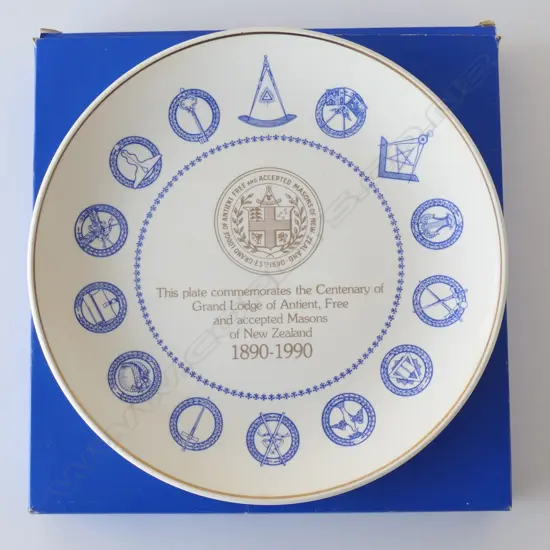 BOXED CROWN LYNN FREEMASONS COMMERATIVE PLATE