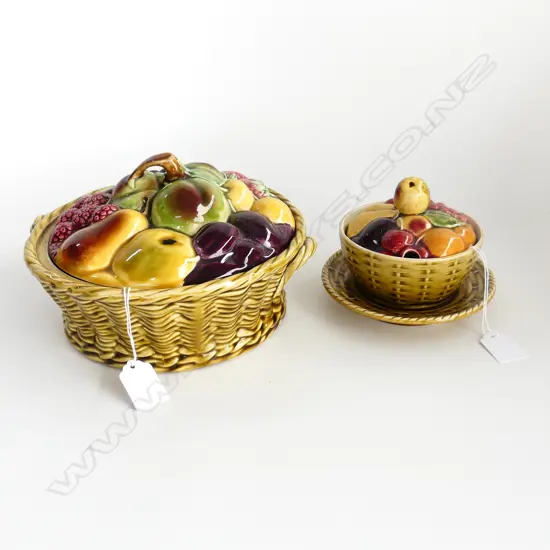 SARREGUEMINES MAJOLICA; LG LIDDED AUTUMN FRUITS DISH (DIA 235mm) + JAM POT WITH UNDER PLATE (DIA 140mm)