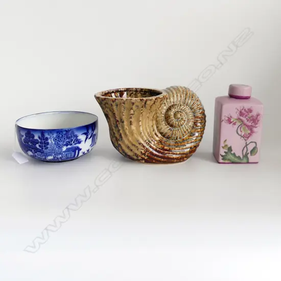 3 CERAMIC PCES; DOULTON WILLOW BOWL 175mm dia, PINK LIDDED JAR H.150mm, SHELL