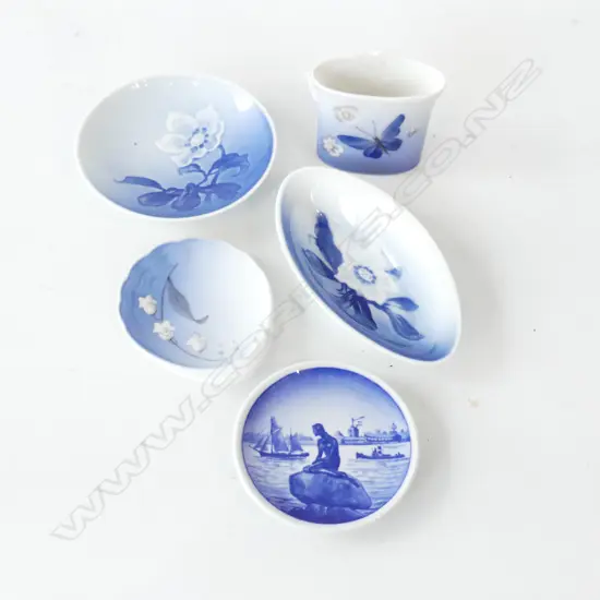5 ROYAL COPENHAGEN BLUE & WHITE DISHES AND TOOTHPICK HOLDER