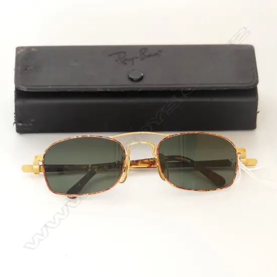 RAY-BAN SUNGLASSES WITH CASE 