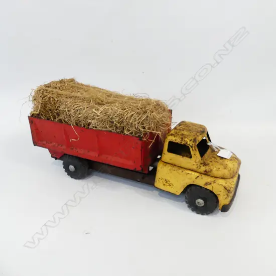 TOY TIN TRUCK + HAY BAIL 480MM