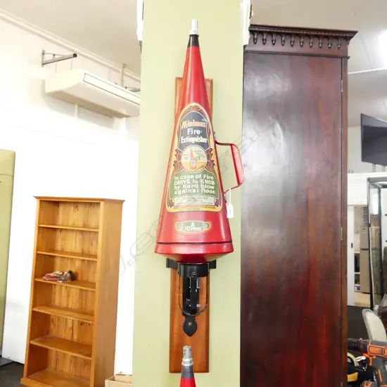 MINIMAX VINTAGE FIRE EXTINGUSHER & STAND  L710MM