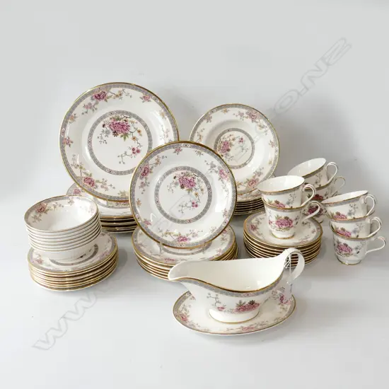 57 PCE 8 PLACE ROYAL DOULTON 'CANTON' DINNER SERVICE...