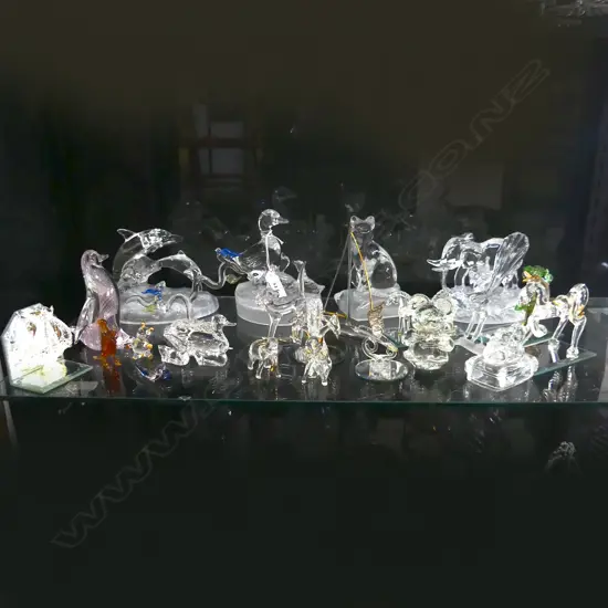 26 COLLECTABLE CRYSTAL & GLASS ORNAMENTS