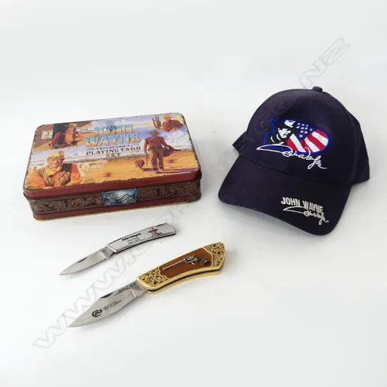 JOHN WAYNE CAP 2 POCKET KNIVES L130MM& TIN ED PLAYING CARD SET  L210MM 