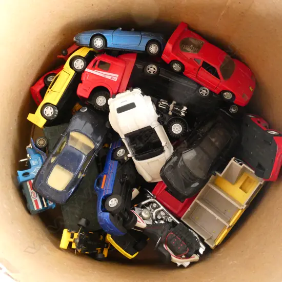 BOX OF MIXED DIE CAST METAL TOYS 