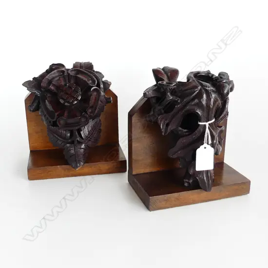 PR CARVED WOODEN BRACKETS / BOOK ENDS W.160mm