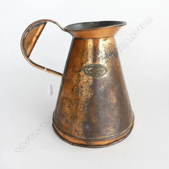 LARGE NZ HOLDEN & KIRK PALMERSTON NORTH COPPER JUG WITH BRASS PLAQUE H. 270mm DIA 230mm