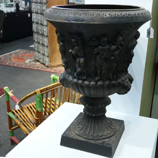 CAST IRON URN H.520MM