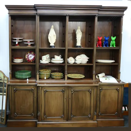 LG BREAKFRONT BOOKCASE w. ADJ. SHELVES 2250x600x2150mm