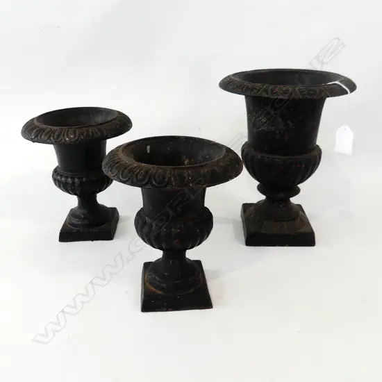 3 VINTAGE CAST IRON URNS (PR + 1) H.180 / 240mm